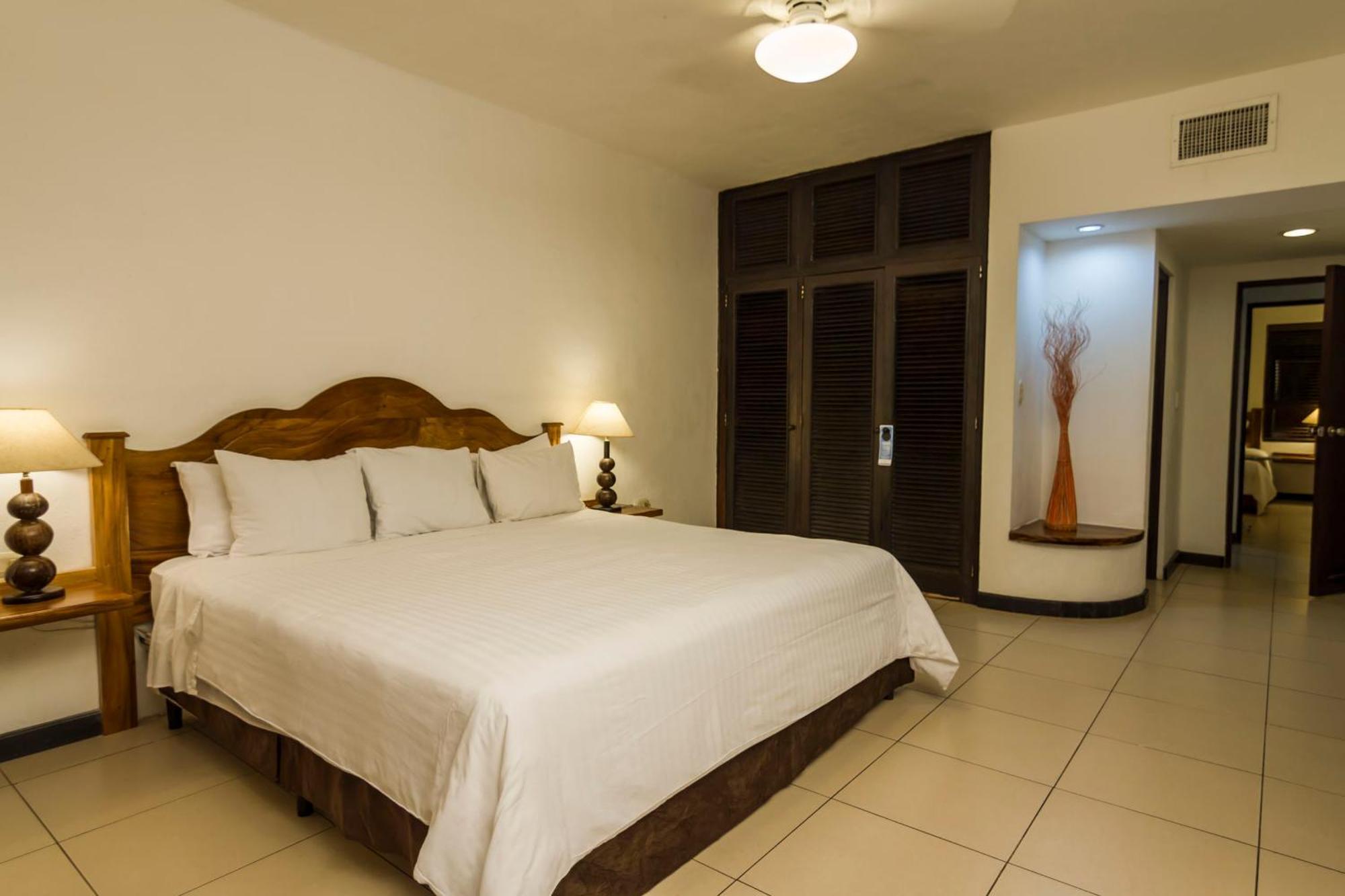 Hotel Soleil Pacifico Чуламар Экстерьер фото